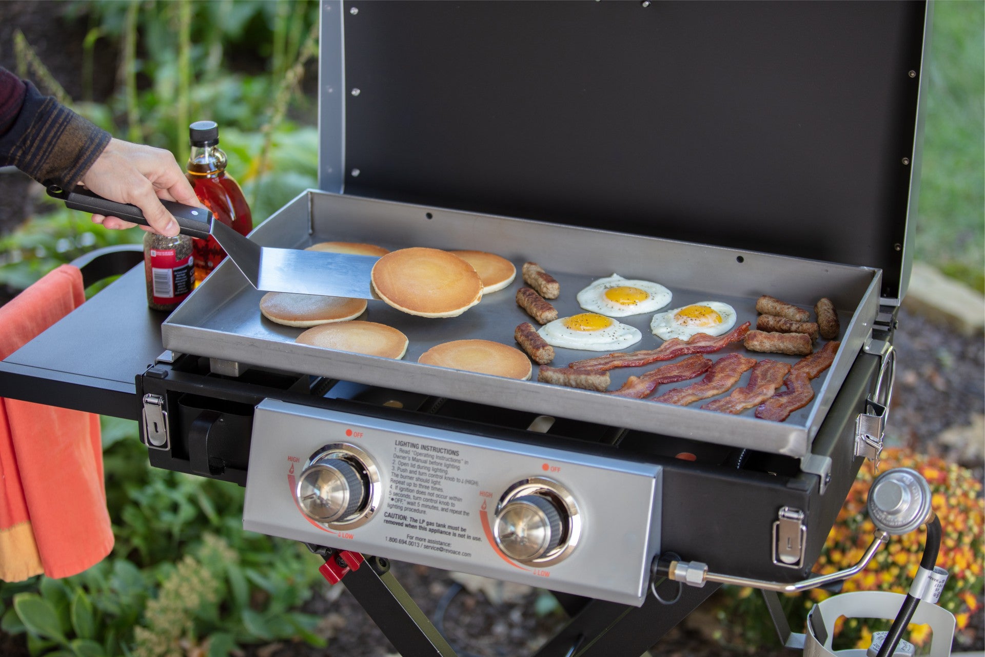 A SWEET, SPICY, AND SIZZLING CHRISTMAS BREAKFAST RECIPE– Razor Griddle